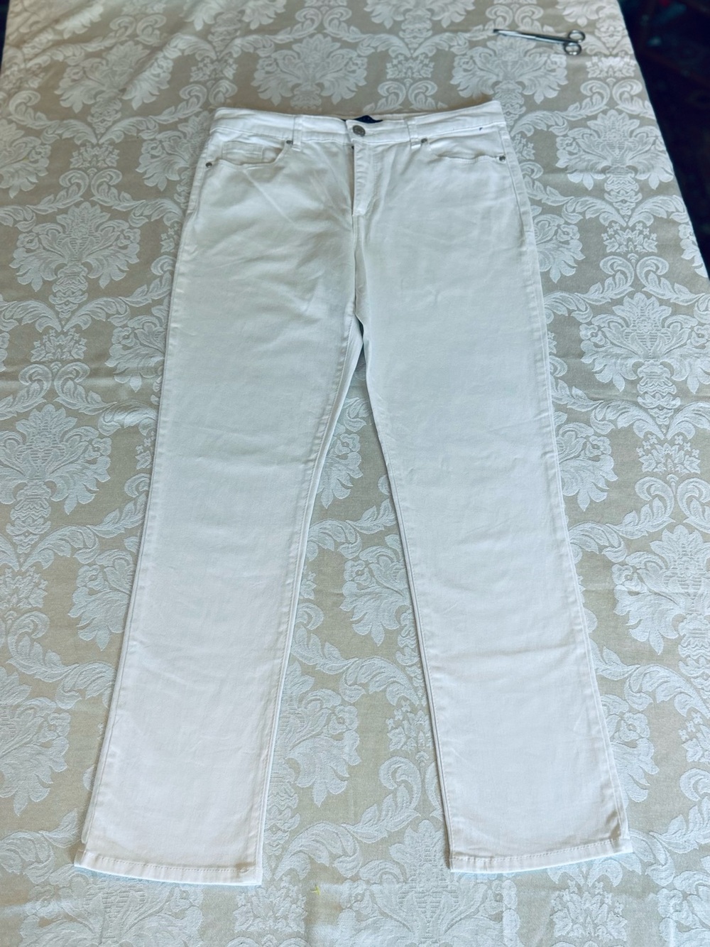 Classic White Summer Straight Leg Jeans. Stretch Denim. Size 10